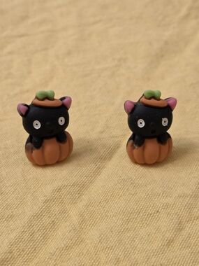 Cute Halloween Black Cat in Pumpkin Stud Earrings- NWT
